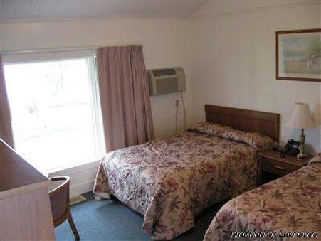 Hickory Grove Motor Inn - Cooperstown Room photo