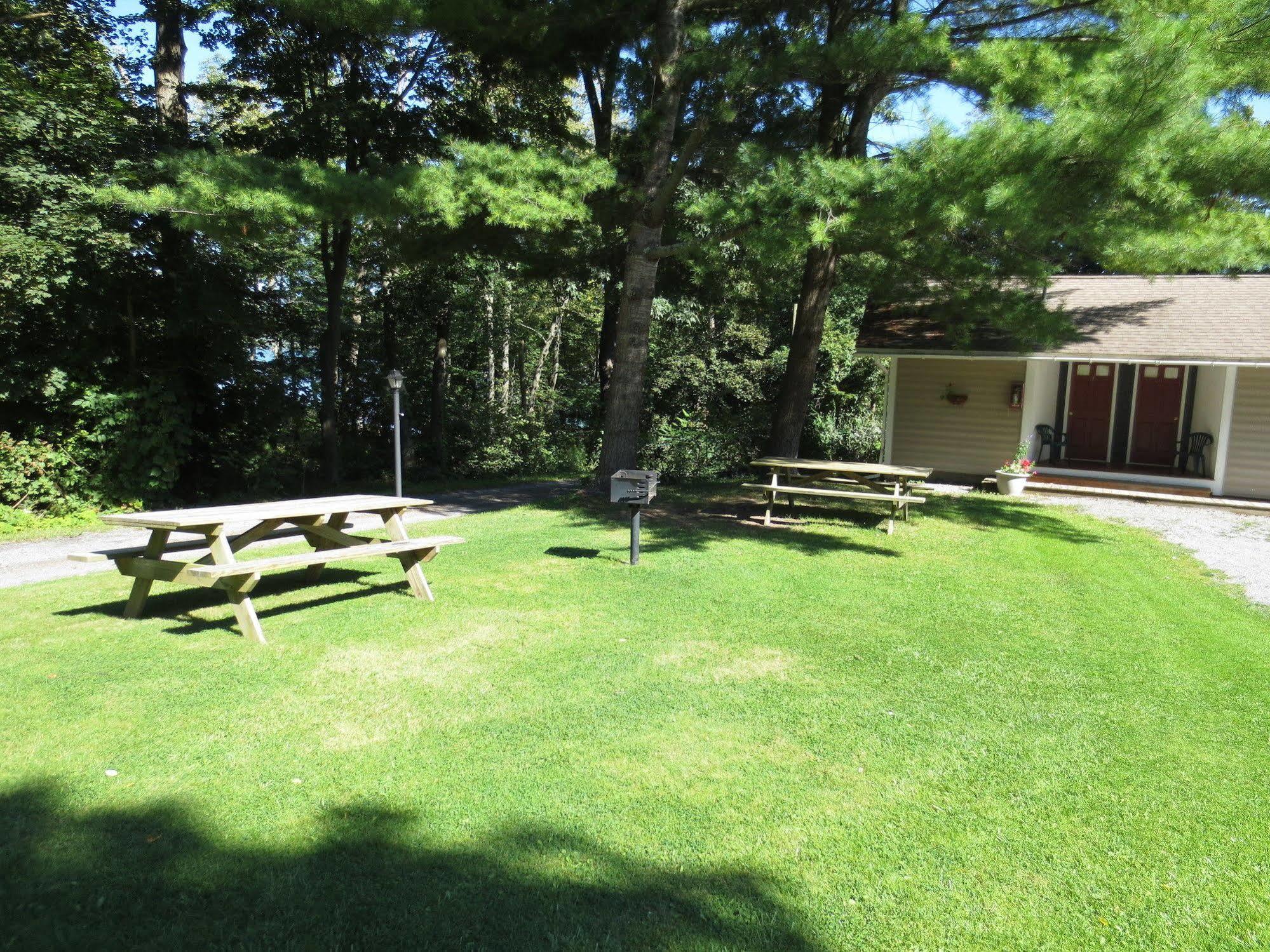 Hickory Grove Motor Inn - Cooperstown Exterior photo